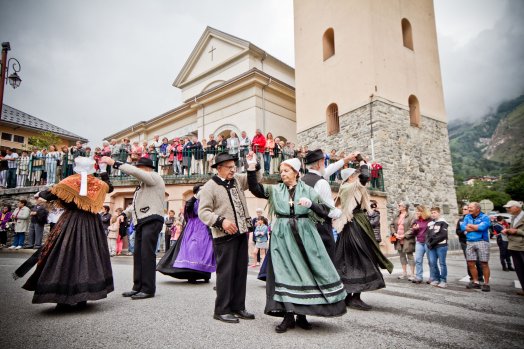 fete-de-ledelweiss-manureyboz..jpg