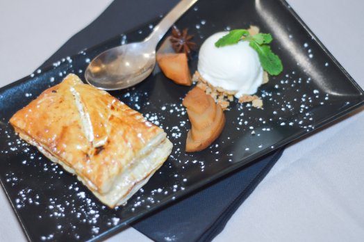 Vancouvert Rissole savoyarde à la poire confite, crème vanille sorbet génépi Hiver 2023 ©Infosnews-21.jpg