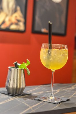 The Seven Kings - Courchevel - HIVER 2023 ©Infosnews-18 - London Mule Gin Tanqueray, Ginger beer, jus de citron vert.jpg