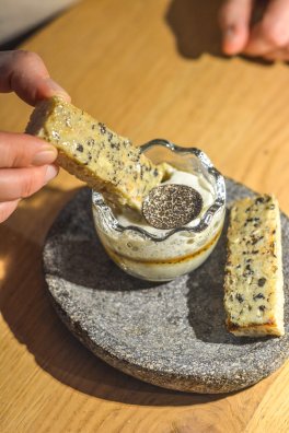 Diamant Noir - Koh I Nor - Val Thorens - HIVER 2023 ©Infosnews-92-L’œuf bio, truffe, pain de campagne (plat signature).jpg