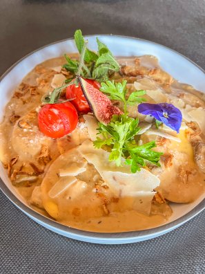 CDF Les Chalets du Thorens - Val Thorens - HIVER 2023 ©Infosnews-47- Agnolotti farcie aux cèpes et mozzarella di Buffalla.jpg