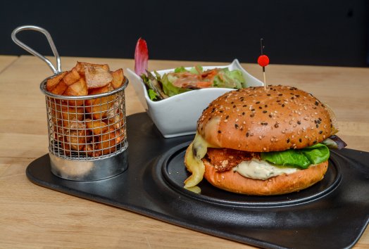 CDF Les 3 Vallées Café Hiver-2020 Crispy burger Tougnète © Infosnews-16.jpg