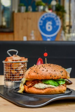CDF Les 3 Vallées Café Hiver-2020 Crispy burger Tougnète © Infosnews-18.jpg