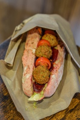 CDF La Cabane des skieurs - Courchevel - HIVER 2023 Â©Infosnews-35-Sandwich veggie.jpg