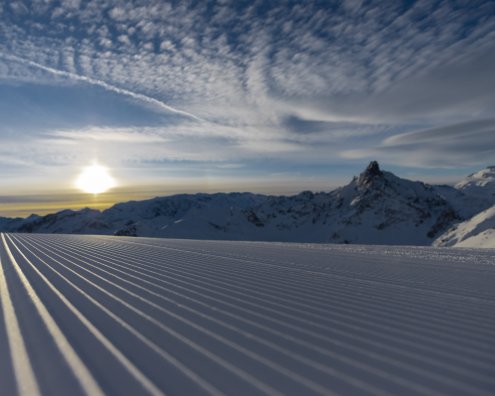 Courchevel-Courchevel Tourisme-Aiguille du Fruit, Lever du jour, Sunrise, piste damée-2026-03-08.jpg