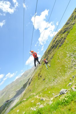 double-tyrolienne-la-bee-val-thorens-ete-2020-a9-infosnews-6-632d78b1bad93365235267.jpeg