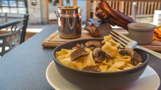 le refuge-meribel-été2023-©infosnews-27-Tagliatelle maison à la truffe fraîche tout simplement.jpg