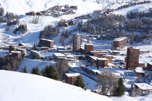 Vue-sur-Plagne-centre-OTGP.JPG