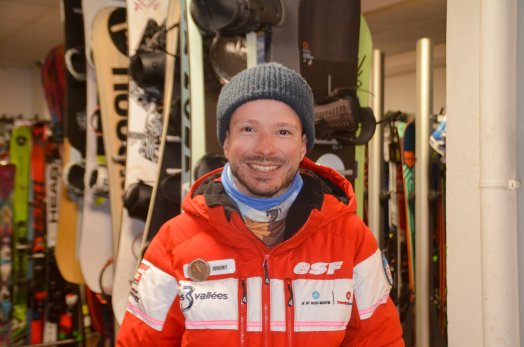 Jérémy Bigé - moniteur ESF et voyageur-Les Menuires-hiver2024-©infosnews-1.jpg
