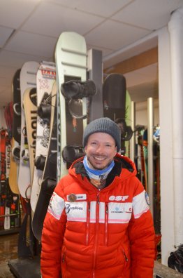 Jérémy Bigé - moniteur ESF et voyageur-Les Menuires-hiver2024-©infosnews-3.jpg