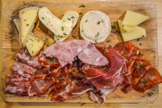 CDF Le Blanchot - Val Thorens - HIVER 2023 ©Infosnews-16-Planche apéritive charcuterie et fromage.jpg