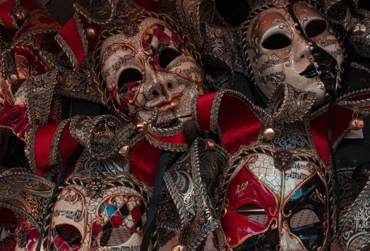 costume-6603609_1280 (1).jpg