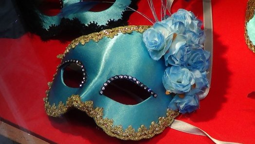 mask-1264678_1280.jpg
