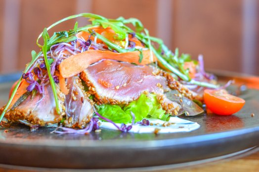 Il gusto-Val Thorens-hiver2024-Â©infosnews-Tataki de thon teriyaki en croÃ»te de sÃ©same-62.jpg