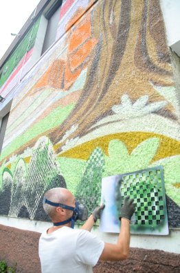 Mister couleur - street art-Moutiers-été2023-©infosnews-12.jpg
