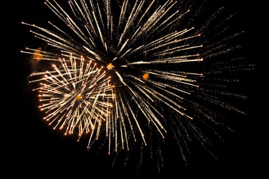 fireworks-1880042_1920.jpg