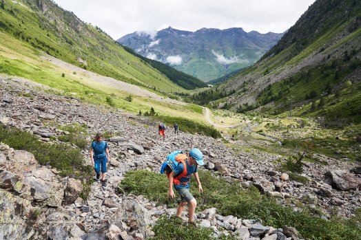 REFUGES EN FAMILLE - HD EN DIRECTION DU REFUGE DE LA GLERE (C) IVAN OLIVIER PHOTOGRAPHIES - COLLECTION FFCAM (3).jpg