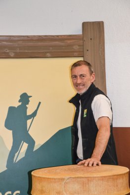 Anthony LEVASSEUR coop laitiere-Moûtier-été2024-©infosnews-6.jpg