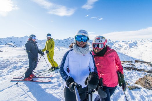 Groupe_d_amis_sur_les_pistes-Vincent_LOTTENBERG.JPG