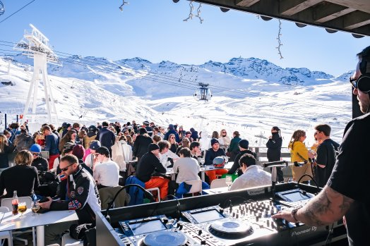 apres-ski-hotel-fahrenheit-seven-restaurant-terrasse-val-thorens-hiver-cc-jerome-carret-3.jpeg