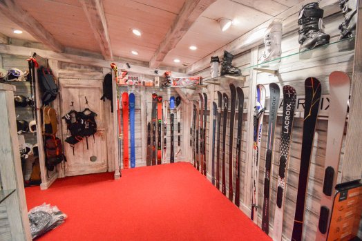 SKISET CHAMOIS- Courchevel-hiver2025-©infosnews-4.jpg