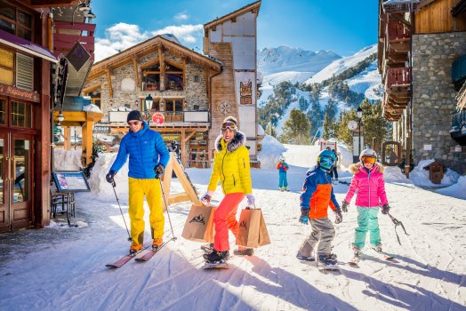 Shopping ski aux pieds (c) Andy Parant.jpg