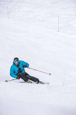 2022-ski-piste-amis-hiver-combe-rosael-timy-theaux-orelle-cc-arthur-bertrand-exp20270126-029.jpg