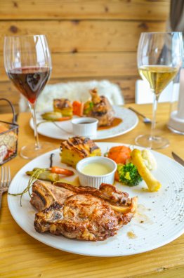 la Haut CDF Café Les Menuires Hiver-2018 Côte de veau sauce au bleu de Bonneval © Infosnews-19.jpg