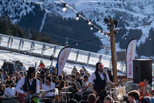 Ronnie Loves Music Festival - Après Ski on the terrace. Photo by Gwilym Thomas.jpg