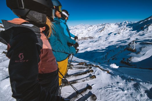 Caron-2022-ski-piste-amis-hiver-cime-caron-timy-theaux-val-thorens-orelle-cc-arthur-bertrand-exp20270126-002.jpg