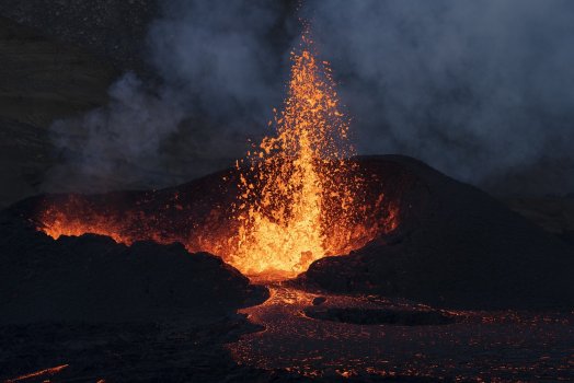 volcano-7396466_1280.jpg