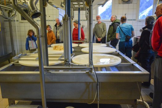 Visite fromagerie-Peisey-hiver2025-©infosnews-1.jpg