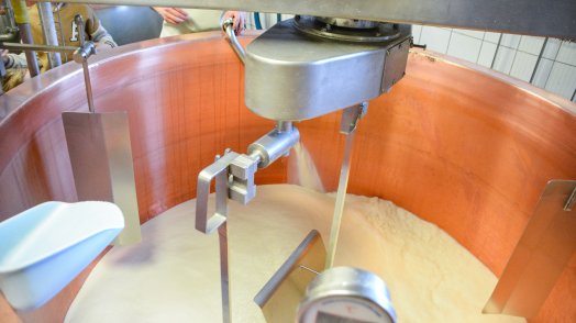 Visite fromagerie-Peisey-hiver2025-©infosnews-46.jpg