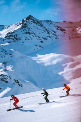 2022-ski-piste-esf-ecole-ski-amis-hiver-timy-theaux-val-thorens-cc-arthur-bertrand-exp20270307-004.jpg