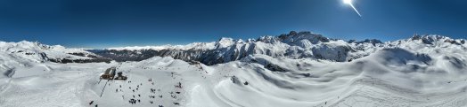 20240308-panorama-sommet-mythique-signal-courchevel-moriond-cc-alexis-brot-expinf.jpg