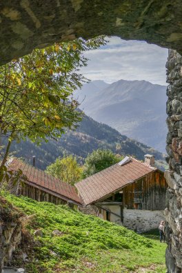 20201028-hameau-village-paysage-automne-notre-dame-du-pre-laurie-jacquin.jpeg