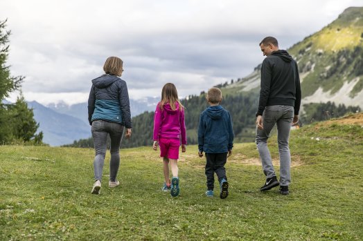 dou-du-praz-2021-famille10-louis-garnier-6672d45133524828860153.jpg