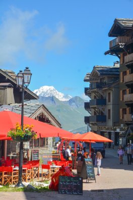 Arc 1950 - vues générales Le Village ETE 2025-©infosnews-25.jpg