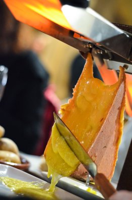 le-clos-bernard-meribel-hiver-2015-raclette-c-infosnews-23-653f9ab8b4bb1150963901.jpg