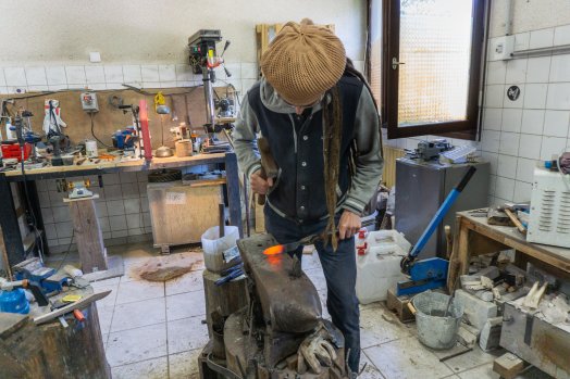 Bourg-Saint-Maurice-Samy Nakache-Forgeron-Coutellerie-Artisanat-Les Nuages d'acier-La Friche-HIVER 2026©infosnews-14.jpg