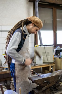 Bourg-Saint-Maurice-Samy Nakache-Forgeron-Coutellerie-Artisanat-Les Nuages d'acier-La Friche-HIVER 2026©infosnews-35.jpg