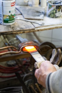 Bourg-Saint-Maurice-Samy Nakache-Forgeron-Coutellerie-Artisanat-Les Nuages d'acier-La Friche-HIVER 2026©infosnews-4.jpg