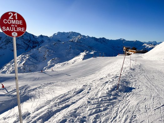 Saulire téléphérique - first track - conducteur-Courchevel-hiver2025-©infosnews-11.jpg