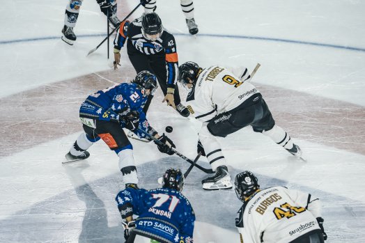 hcmp engagement patinoire meribel2.jpg