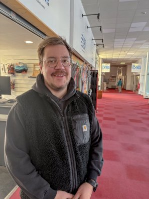 LES MENUIRES - Maxime saisonnier Skimium HIVER 2026-©infosnews-3.jpg