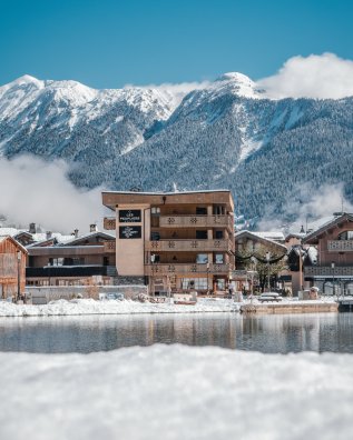 Hôtel Les Peupliers_Extérieur ©La Maison Pinturault (2).jpg