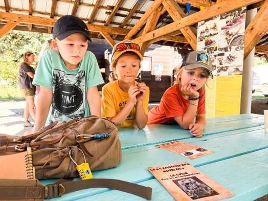 Aime-Micro-av-AN-Rafting-escape game kids gardiens riviere-ETE 2025-©infosnews-10.jpg