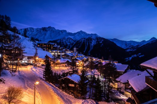 Peisey-Vallandry station la nuit ©DylanZé.JPG