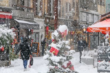 20221213-grande-rue-commerce-neige-hiver-moutiers-laurie-jacquin.jpeg