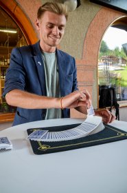 Magicien Robin Bernard-montchavin-été2024-©infosnews-6.jpg